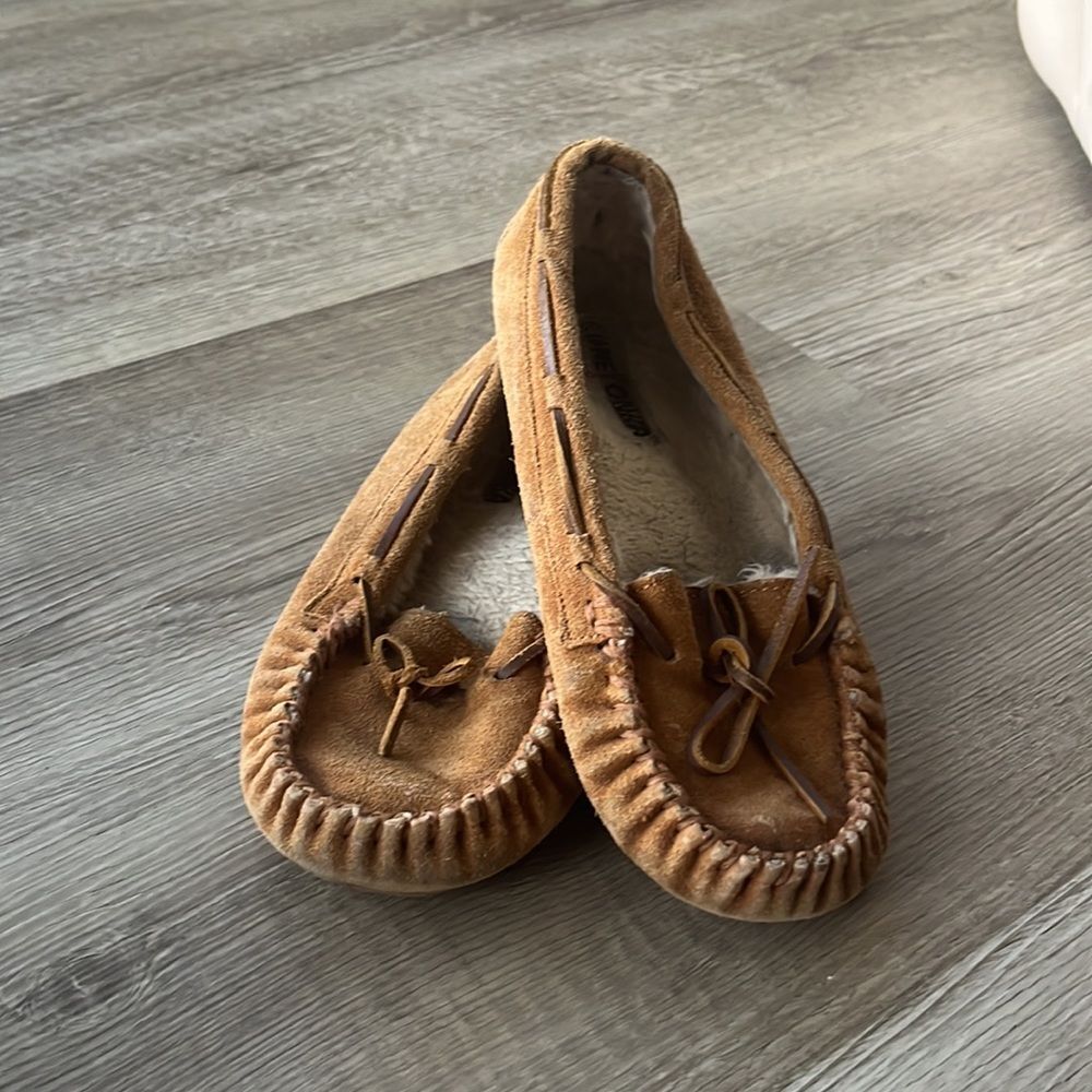 Minnetonka Fuzzy Cozy slippers! - Picture 2 of 4